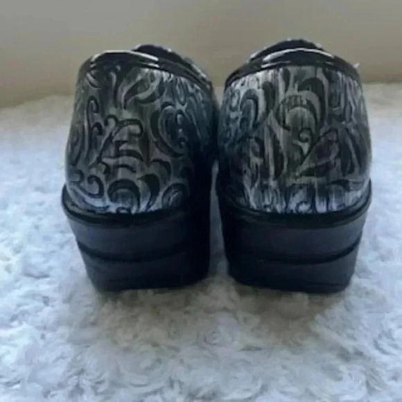 NEW Easy Street Professional Slip On Shoes Silver Artisan Women's size 9 NWT - Picture 5 of 12